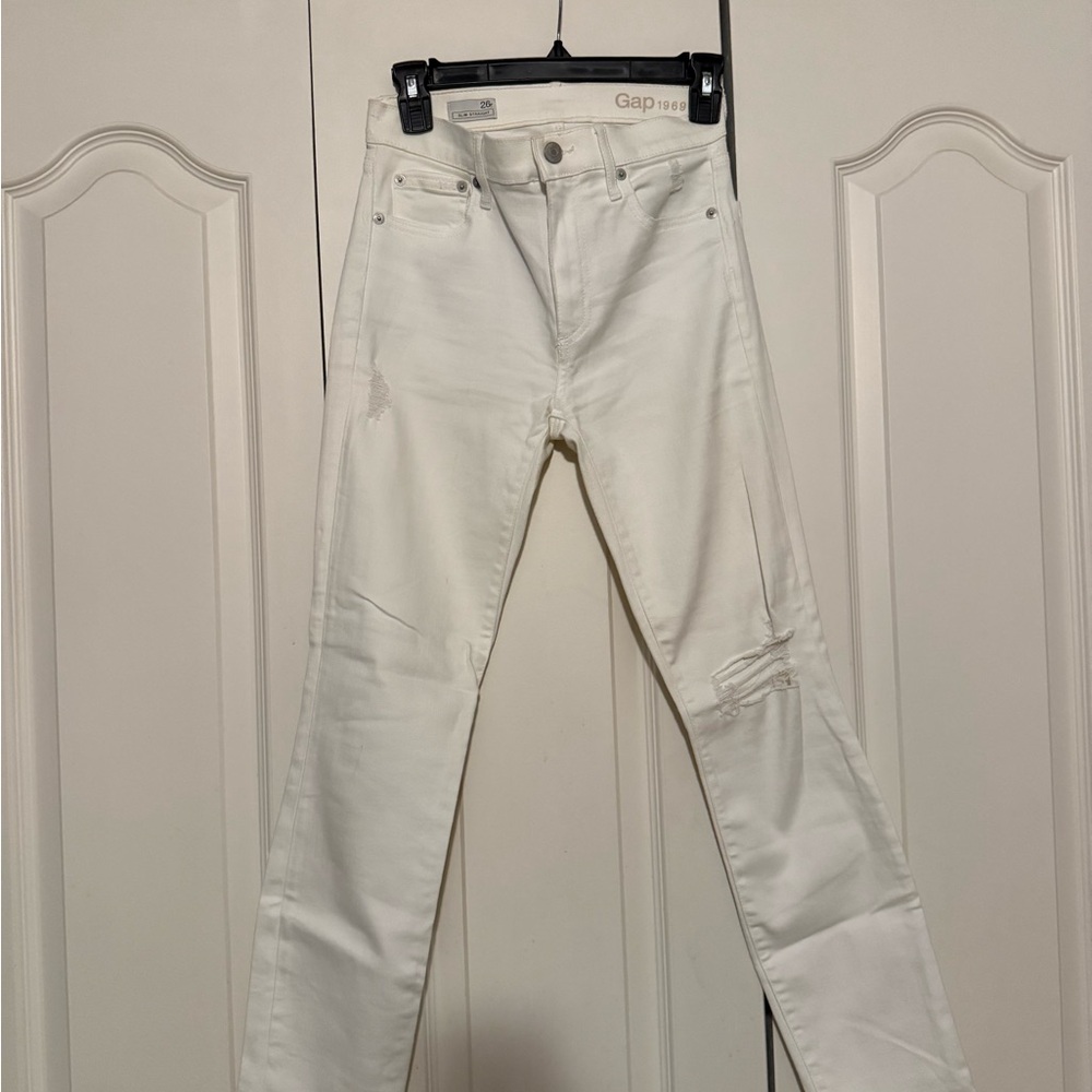 GAP Women's Distressed White Skinny Jeans